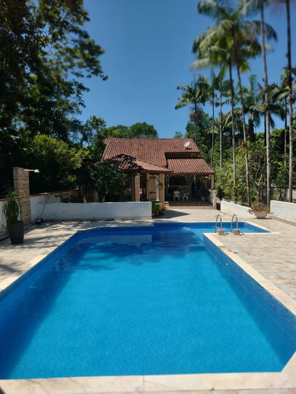 Belissima casa no Bairro do Guaraú com Piscina e pomar